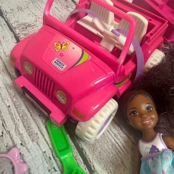 Vintage Pink Kelly Jeep and Trailer with dolls - Picture 2 of 11